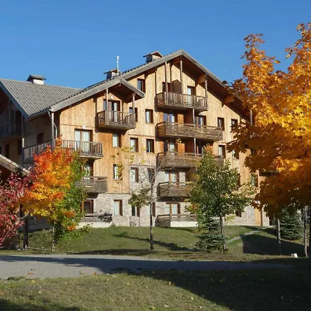 Chalet Duplex 4 Pieces, 8 Pers., Piscine Chauffee, Proche Pistes, Equipements Complets - Fr-1-504-428